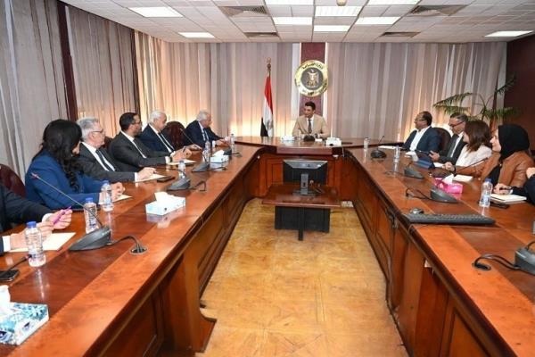 وزير الصناعة يدعو الشركات الأمريكية للمشاركة في تنفيذ محطات الطاقة المتجددة
