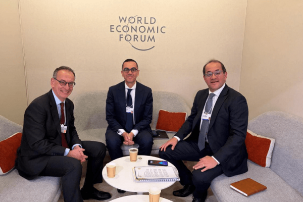 وزير الاستثمار من دافوس: مصر تأثرت بدرجة أقل بالرسوم الجمركية الأمريكية