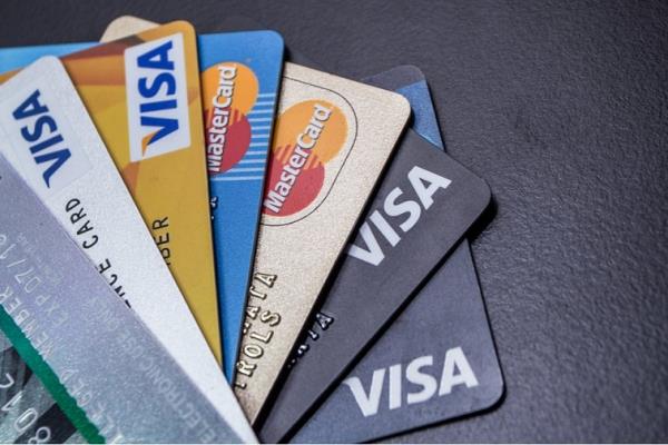 أميركا تدرس إجراء لفرض سقف على فوائد بطاقات الائتمان