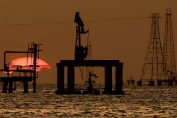 حرب إيران تدفع الصين للاعتماد على النفط الروسي.. 13% واردات من طهران