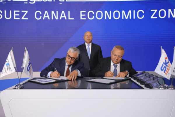 اقتصادية قناة السويس توقع عقد انتفاع مع "سكاي بورتس"لتشغيل محطة متعددة الأغراض بالسخنة