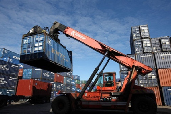 الإسكندرية لتداول الحاويات تقرر بيع حصتها في موانئ مصر