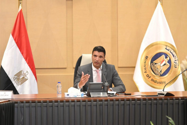 وزير الصناعة: جاري التنسيق مع المالية لإطلاق برنامج جديد لإحلال السيارات المتقادمة