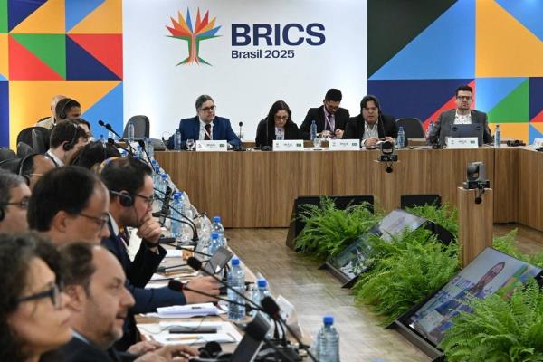 وزراء مالية دول البريكس يقترحون إصلاح صندوق النقد  وإيران تبحث عن حلفاء