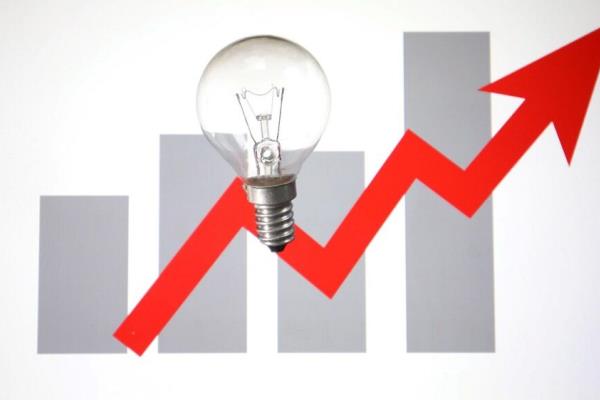 مصر ترفع أسعار الكهرباء على القطاع التجاري