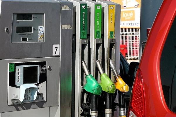 وكالة الطاقة الدولية تحذر من ضغوط على إمدادات البنزين والديزل