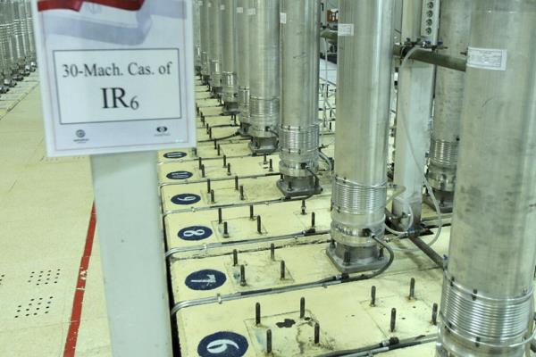 "أكسيوس": يورانيوم إيران المخصب بين صفقة بوتن ورفض ترامب لإنهاء الحرب