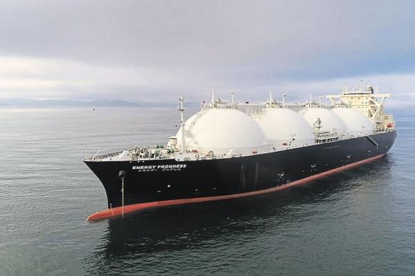 "بلومبرغ": سفينة غاز مرتبطة بأسطول الظل الروسي تتجه نحو قناة السويس