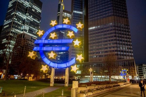 اعلان المفوضية الأوروبية عن توقعاتها بانخفاض النمو الاقتصادي بمنطقة اليورو