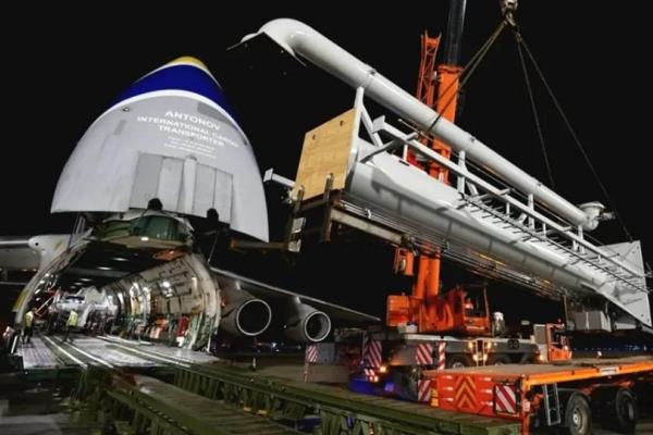 مصر تستقبل ذراع التحميل الأكبر عالميا استعدادا لتشغيل وحدة التغييز الرابعة