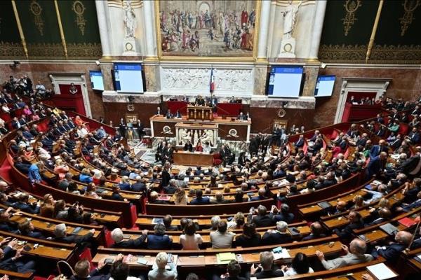 انقسام سياسي في فرنسا يعمق أزمة إقرار ميزانية 2026