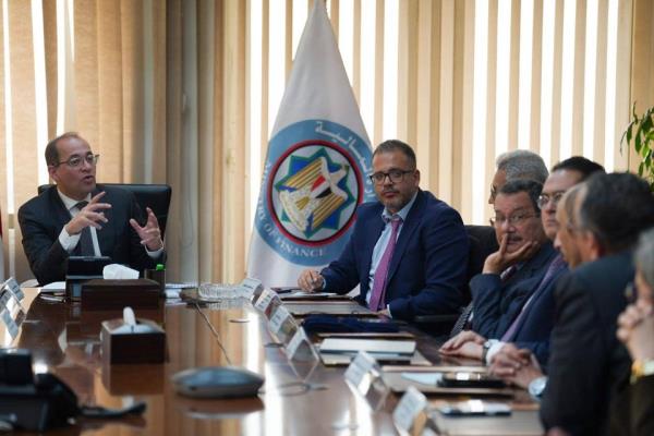 المالية: إعفاء السلع العابرة من ضريبة القيمة المضافة لتحفيز تجارة الترانزيت