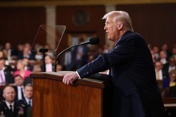 توعد ترامب بفرض رسوم جمركية بسبب جرينلاند تحدث  تقلبات جديدة بالاسواق