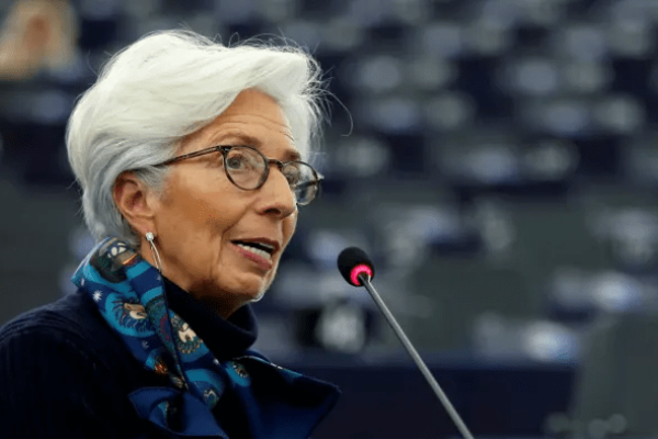 كريستين لاجارد: تداعيات حرب إيران لم تصل للسيناريو السلبي حتى الآن