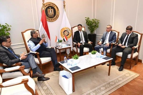 وزير الصناعة يبحث وسفير الهند لدى مصر التعاون الصناعي بين البلدين