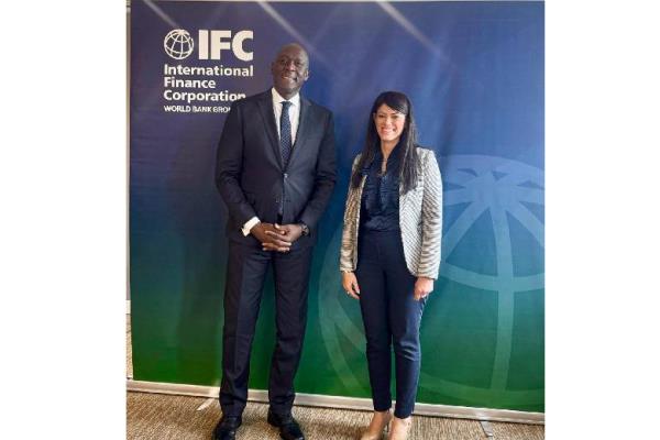 مباحثات موسعة مع (IFC) لدفع برنامج الطروحات وتعزيز الشراكة في طرح المطارات