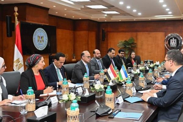 مباحثات مصرية أوزبكية لإقامة مناطق استثمارية بمجالات الحافلات والأدوية والمنسوجات
