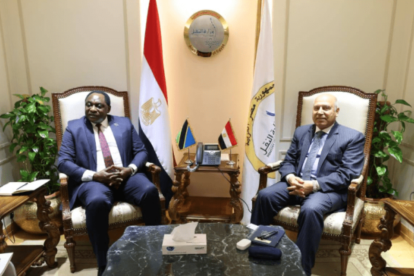 مباحثات مصر وتنزانيا لإنشاء محطة متعددة الأغراض بدارالسلام وتسيير خط ملاحي