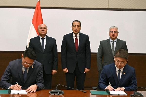 مجمع صناعي متكامل لإنتاج مستلزمات الطاقة الشمسية في السخنة