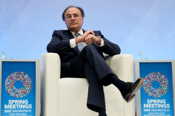 باكستان تبحث بدائل تمويل عاجلة لتعويض 3.5 مليار دولار إماراتية