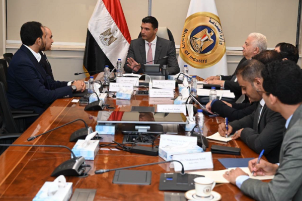 خالد هاشم: التوسع في الطاقة المتجددة ضرورة اقتصادية لتعزيز تنافسية الصناعة