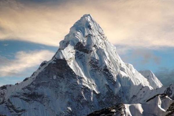 اكتشاف الصين"للذهب الأبيض" قرب قمة "إيفرست" باحتياطيات تقترب من مليون طن