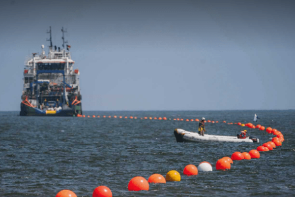 المصرية للاتصالات تنتهي من عمليات إنزال الكابل البحري SEA-ME-WE-6 بمصر