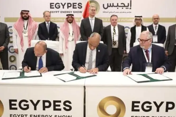 توقيع اتفاق تنفيذ مجمع بتروكيماويات مع شارد الإنجليزية ومجموعة القحطاني السعودية