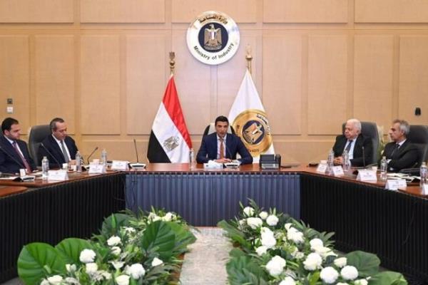 الصناعة: خطة لخفض استهلاك الغاز بمصانع السيراميك 25% والكهرباء 15%