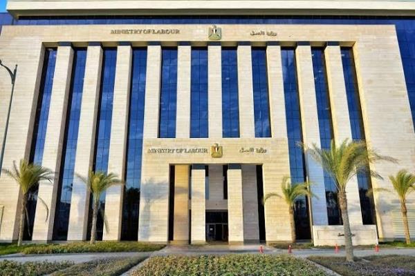 وزارة العمل تحذر.. لمحاولات النصب والاحتيال المرتبطة بمنح العمالة غير المنتظمة