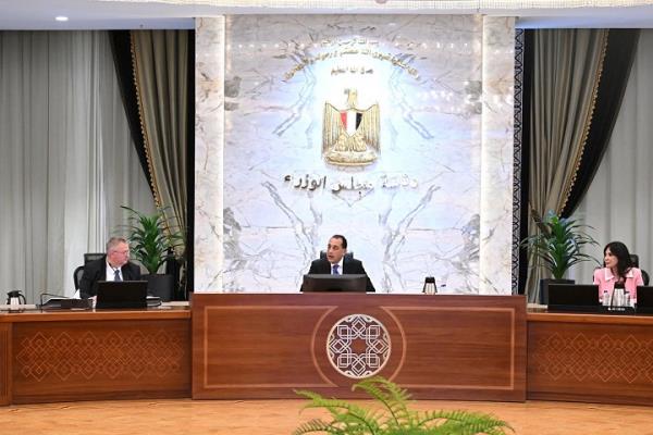 رئيس الوزراء يبحث مع نائب رئيس الوزراء الروسي إنشاء المنطقة الصناعية الروسية
