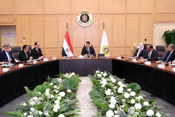 الصناعة تبحث الوصول إلى اتفاق لجدولة مديونيات الغاز