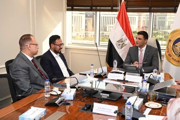وزير الصناعة يبحث توسعات جوتن مصر وتعميق التصنيع المحلي