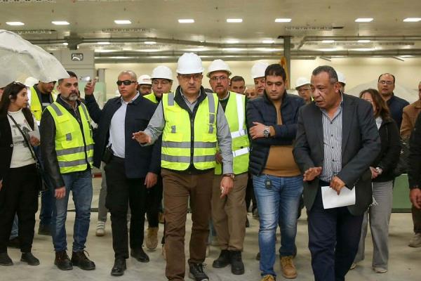 وزير قطاع الأعمال يتفقد تشغيل 4 مصانع جديدة للغزل والنسيج