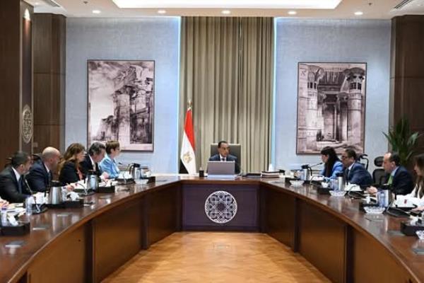 مناقشة خطط البنك الاوروبي لدعم مختلف قطاعات الاقتصاد المصري