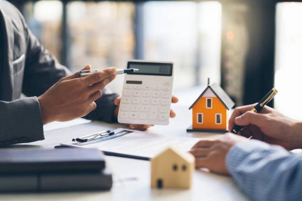 مستثمرون عقاريون: تأثيرات سلبية لقرارات سحب الأراضي والرسوم الإضافية