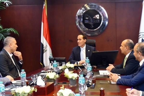 الرئيس التنفيذي لهيئة الاستثمار يبحث مع جارديان جلاس خططها الاستثمارية  بمصر