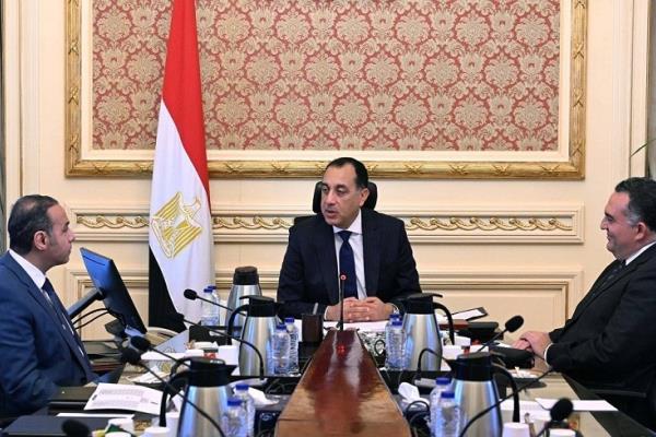 رئيس الوزراء يوجه بسرعة إنهاء مشروعات القوانين الخاصة بتنظيم سوق المال