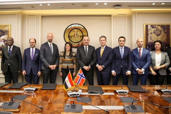 توقيع خطابات نوايا لتمويل مشروع تغذية مجمع مصر للألومنيوم بالطاقة النظيفة