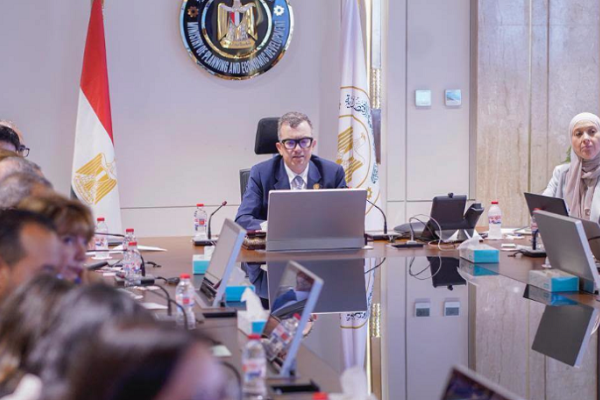 التخطيط: نستهدف تحولا هيكليا للنمو نحو الإنتاج والتصدير وتطوير الأطر القانونية والتشريعية