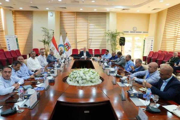 مصر تستهدف تخزين وتداول 20 مليون برميل بميناء الحمراء البترولي