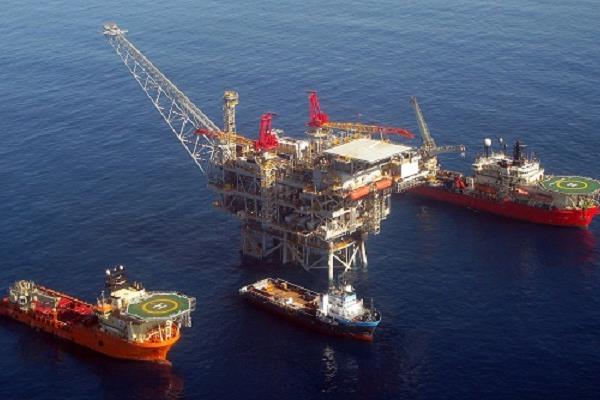 البترول تعلن نجاح حفر بئر بخليج السويس بإنتاج 2500 برميل يوميا